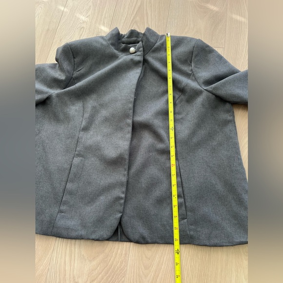 Sagharbor cape style suiting blazer - Picture 4 of 10